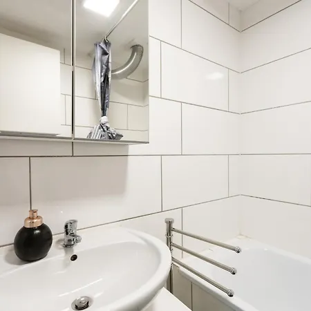 Cosy Flat With Mercatorstrasse View Wifi - Smart Tv * Duisburg